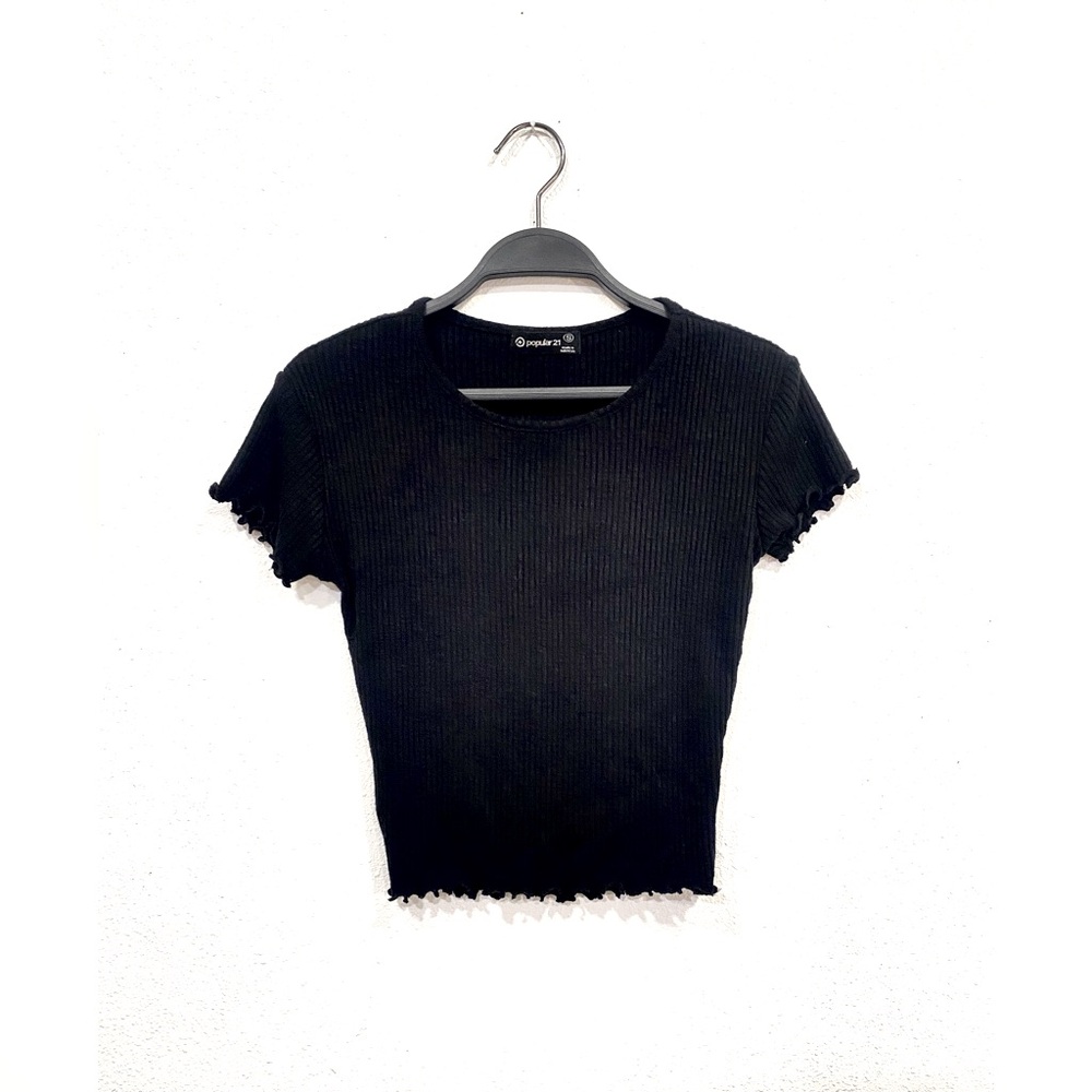popular 21 — black crop top with ruffled sleeves